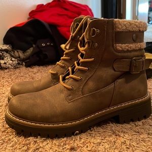Brown fall/winter boots